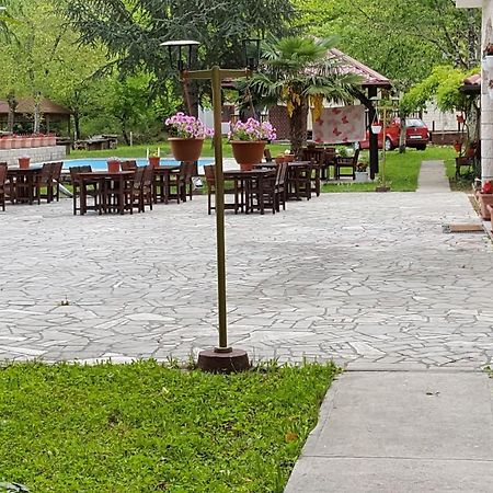 Sara Hotel Buzet Luaran gambar