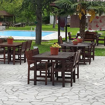 Sara Hotel Buzet Luaran gambar